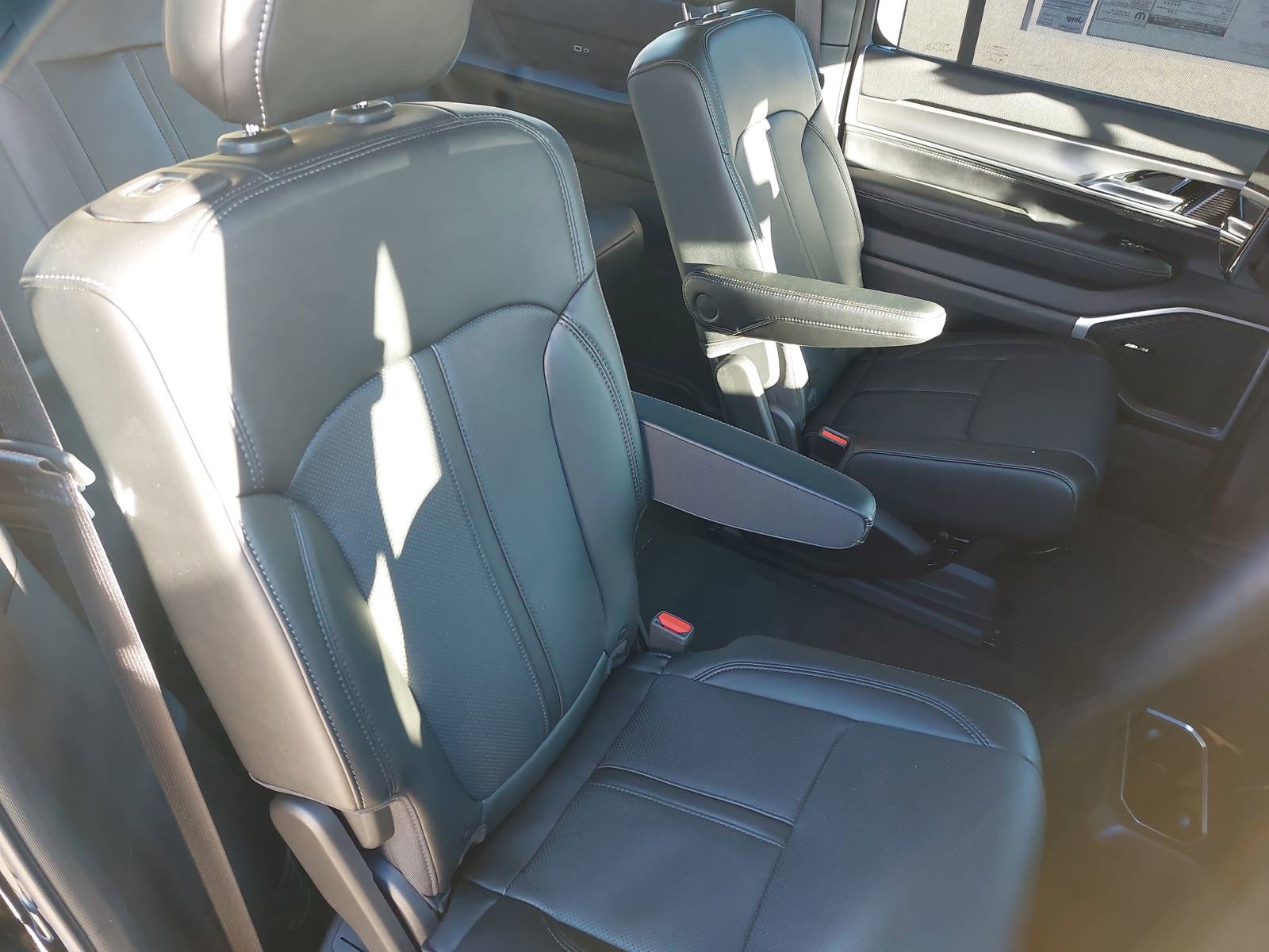 New 2025 Jeep Wagoneer Series II w/ Convenience Group I AWD/4WD image 11
