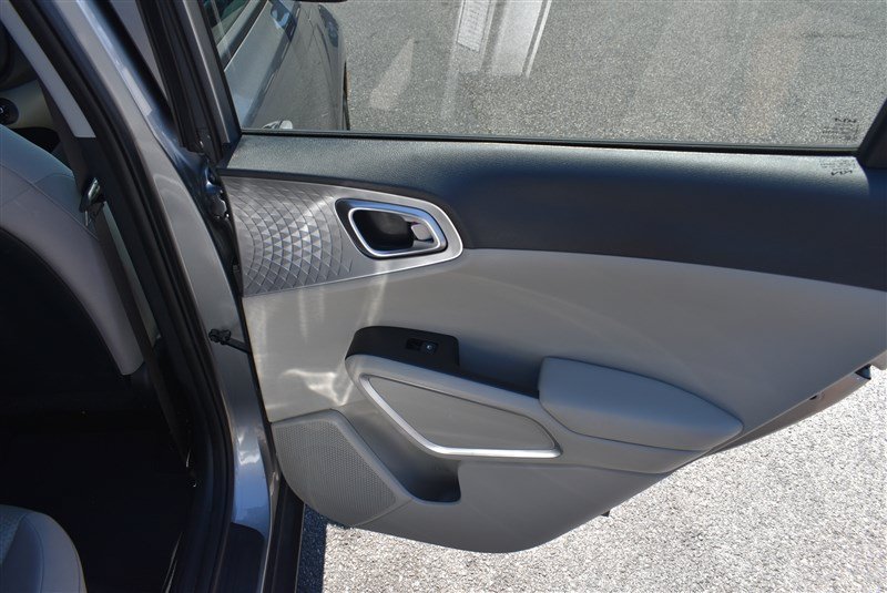 Used 2025 Kia Soul LX w/ LX Technology Package FWD image 24