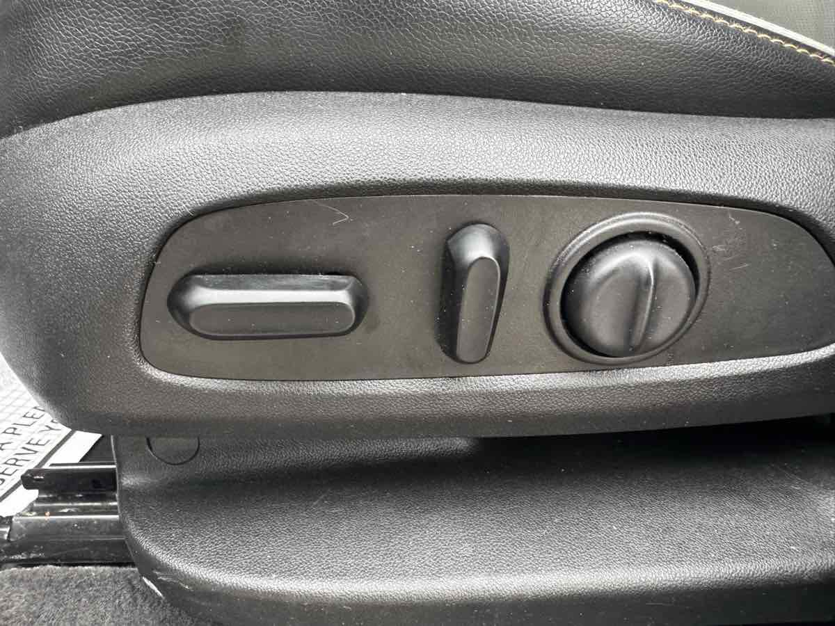 Used 2019 GMC Terrain SLT w/ Preferred Package image 17