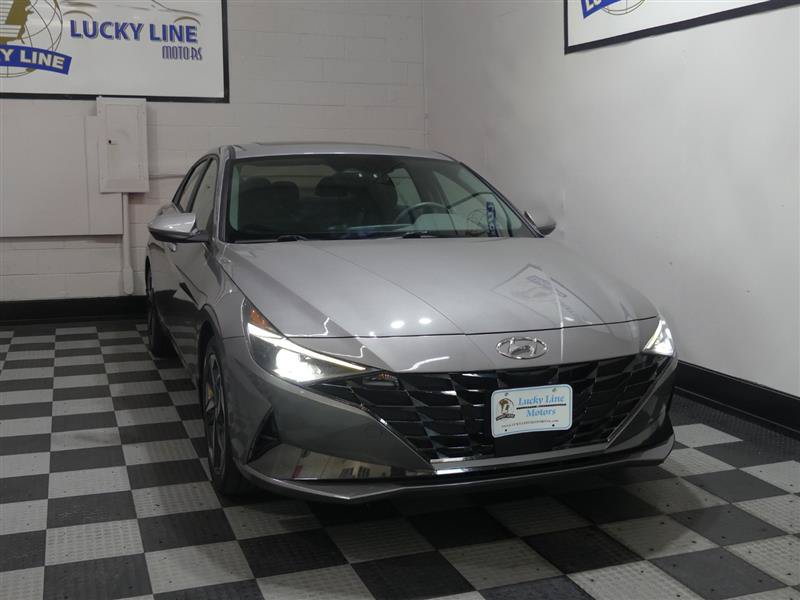 Used 2022 Hyundai Elantra SEL w/ Convenience + Premium Package FWD image 5