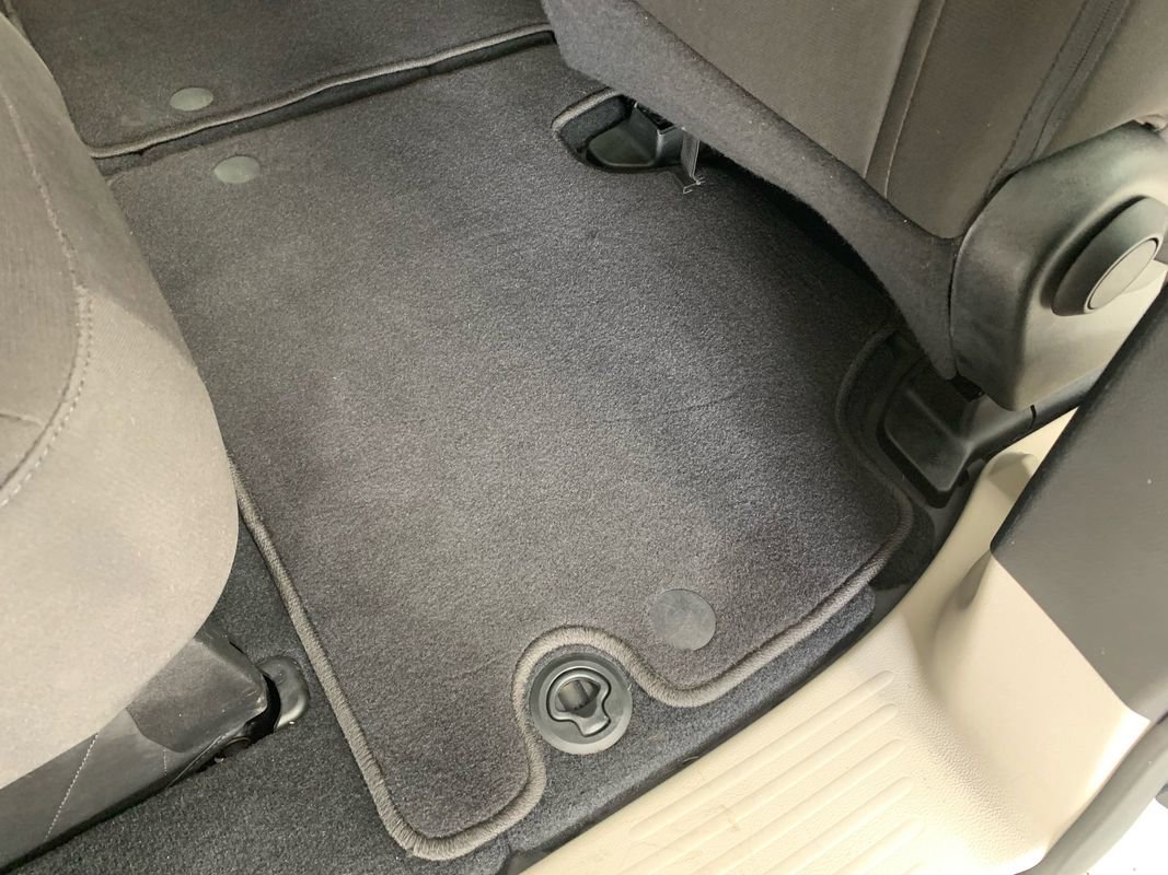 Used 2023 Chrysler Voyager LX image 30