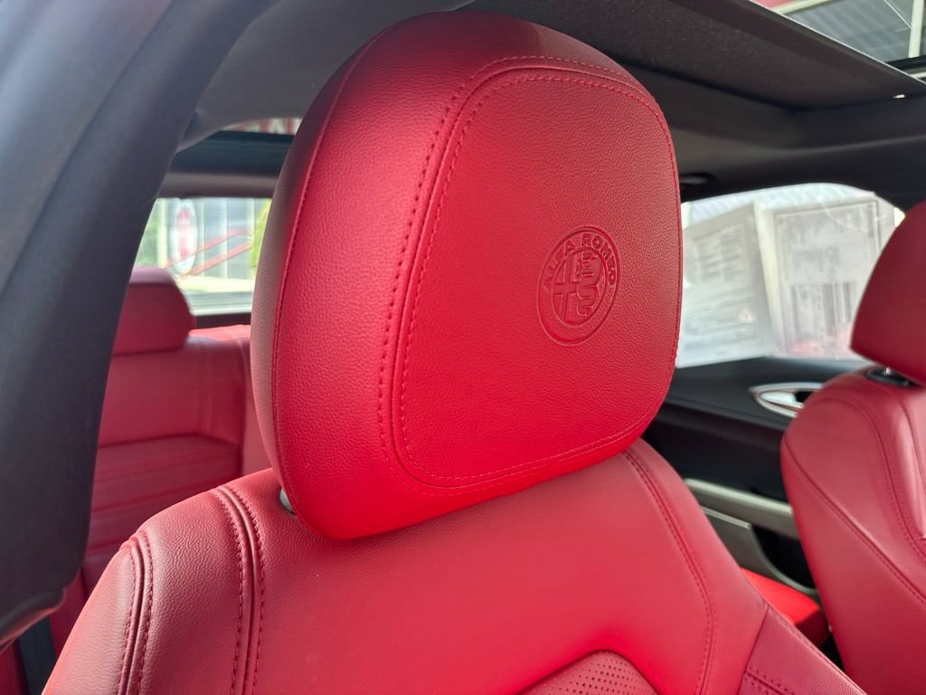 Used 2023 Alfa Romeo Giulia Veloce AWD/4WD image 69