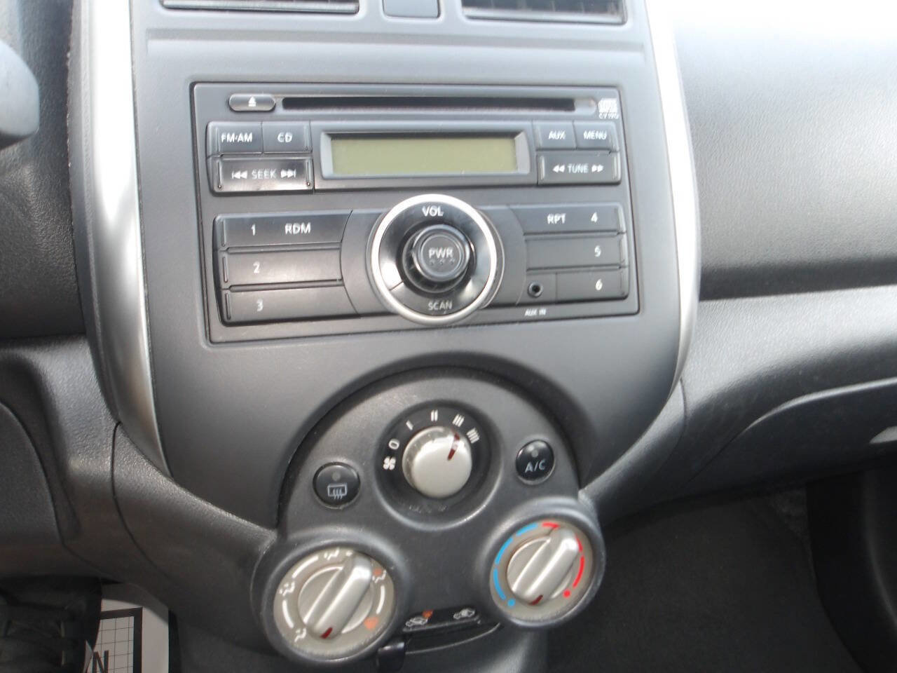 Used 2012 Nissan Versa SV image 12
