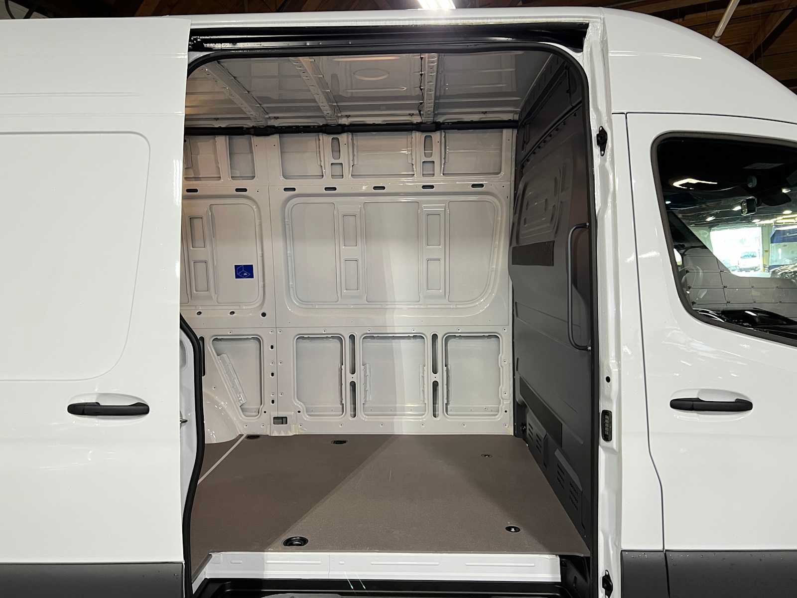 Used 2025 Mercedes-Benz Sprinter 2500 image 12