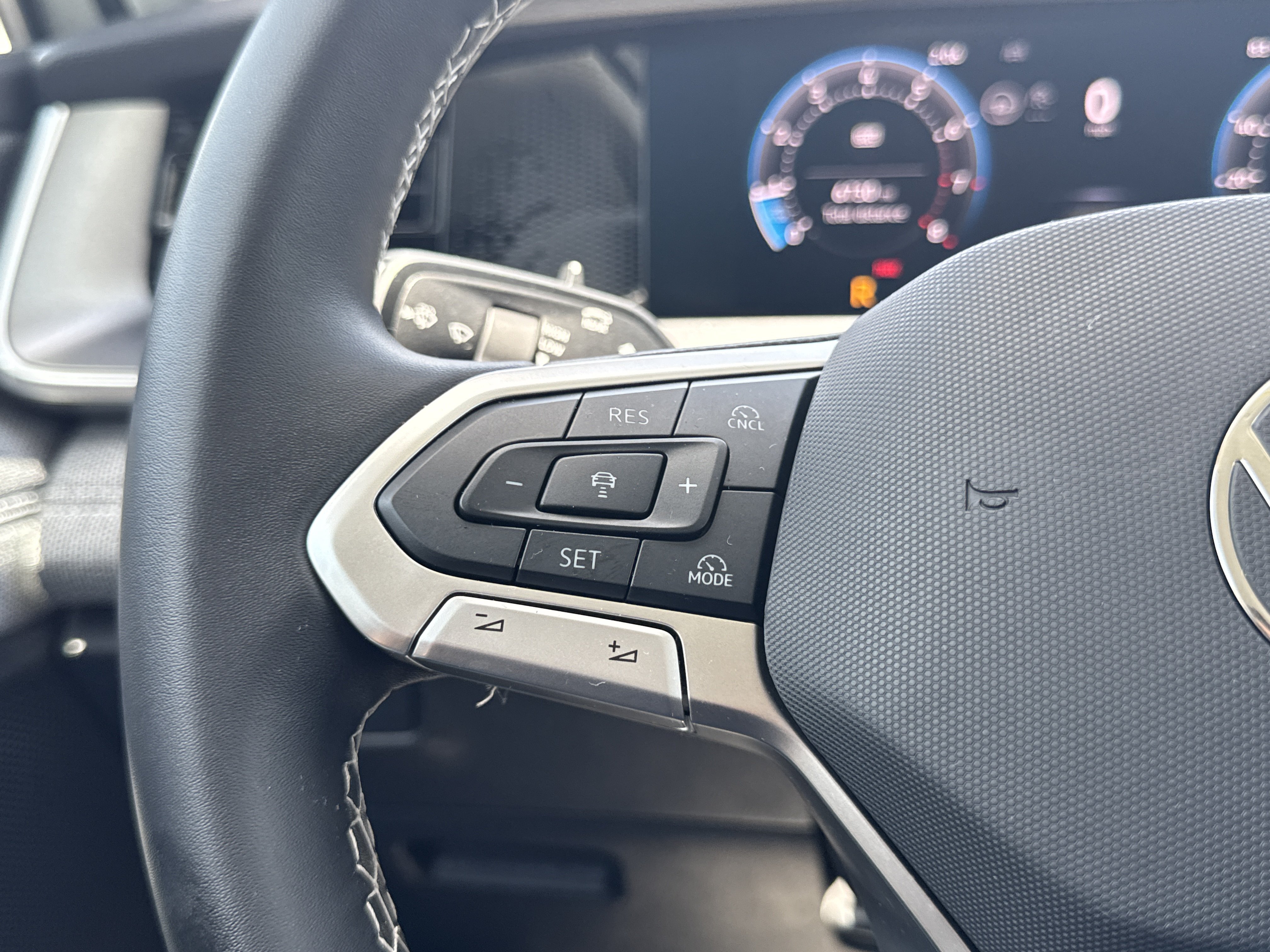 Certified 2025 Volkswagen Tiguan S FWD image 27