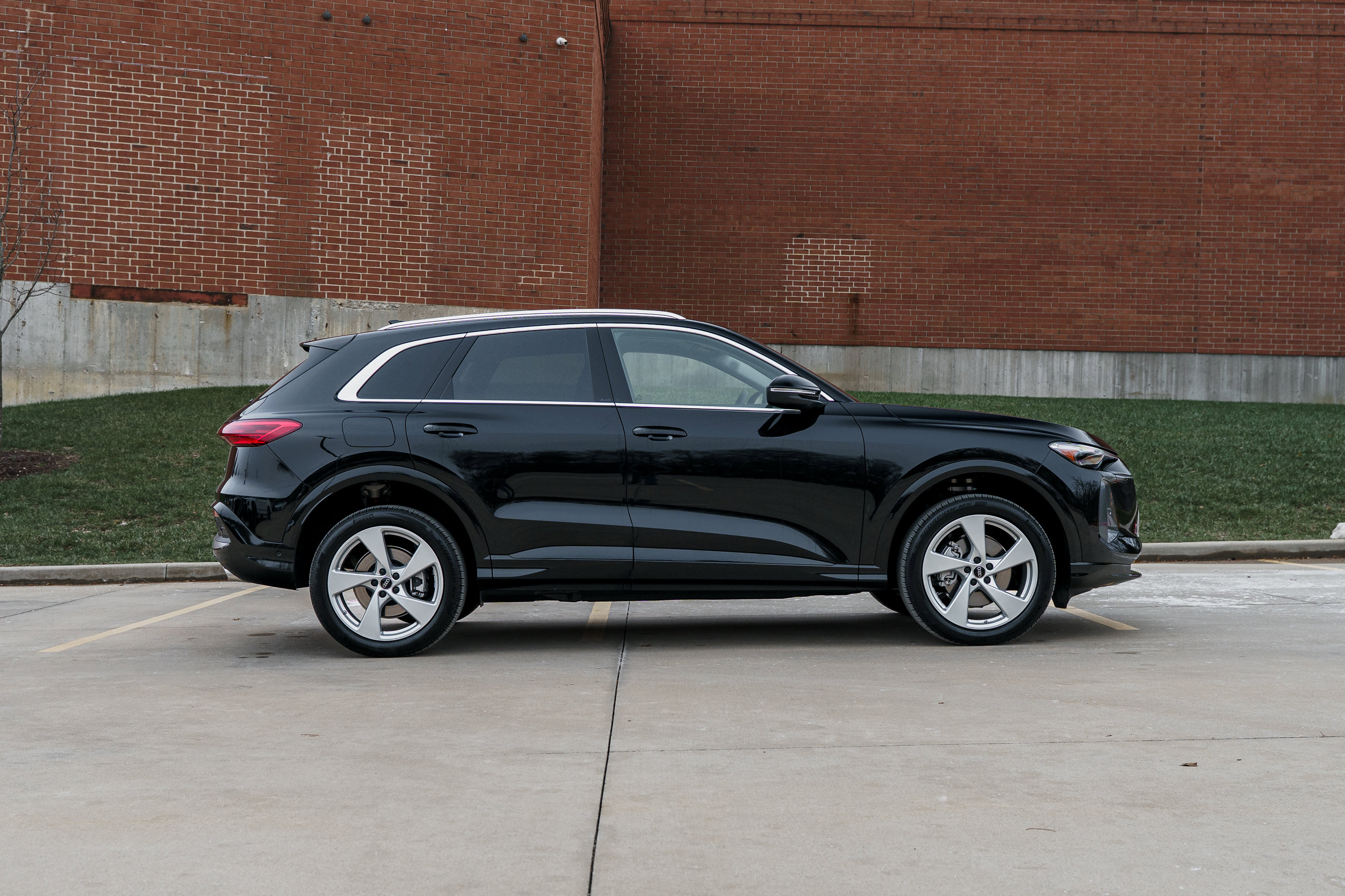 Certified 2025 Audi Q5 Premium Plus image 3