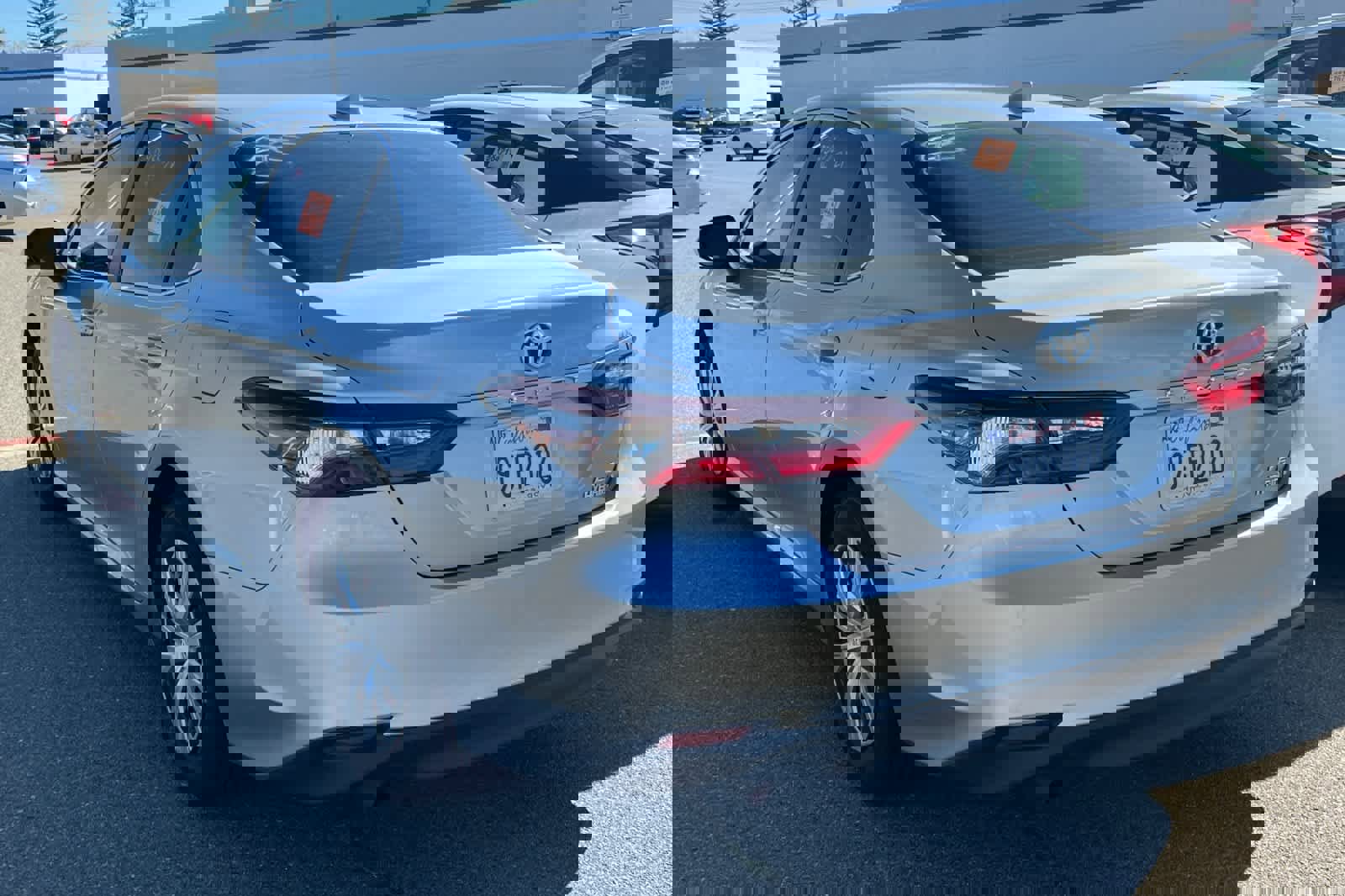 Used 2022 Toyota Camry LE image 4