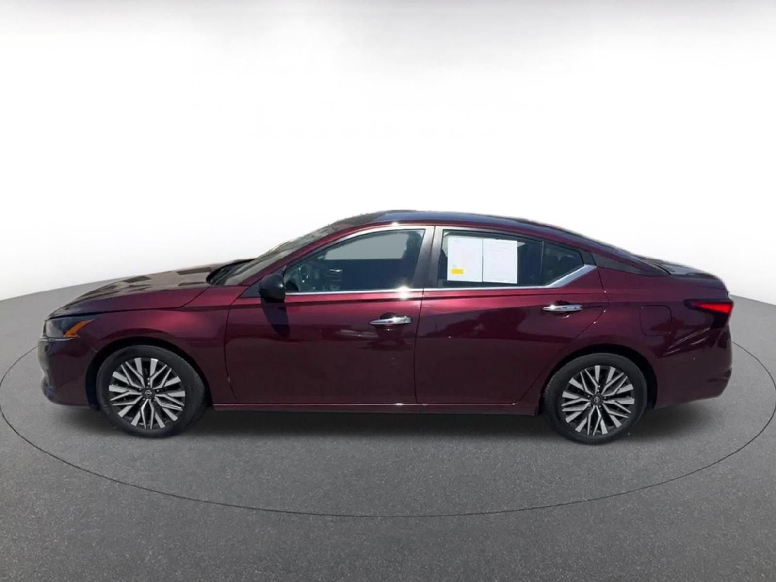 Used 2025 Nissan Altima 2.5 SV FWD image 8