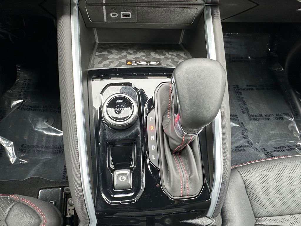 Used 2024 Chevrolet Colorado Z71 w/ Z71 Convenience Package 2 image 18