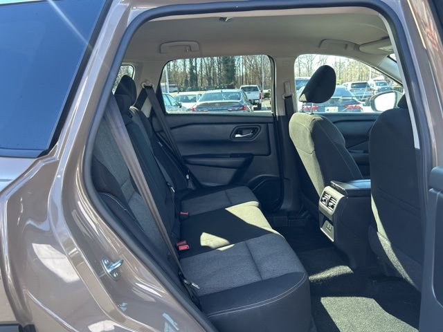 Used 2025 Nissan Rogue SV image 16