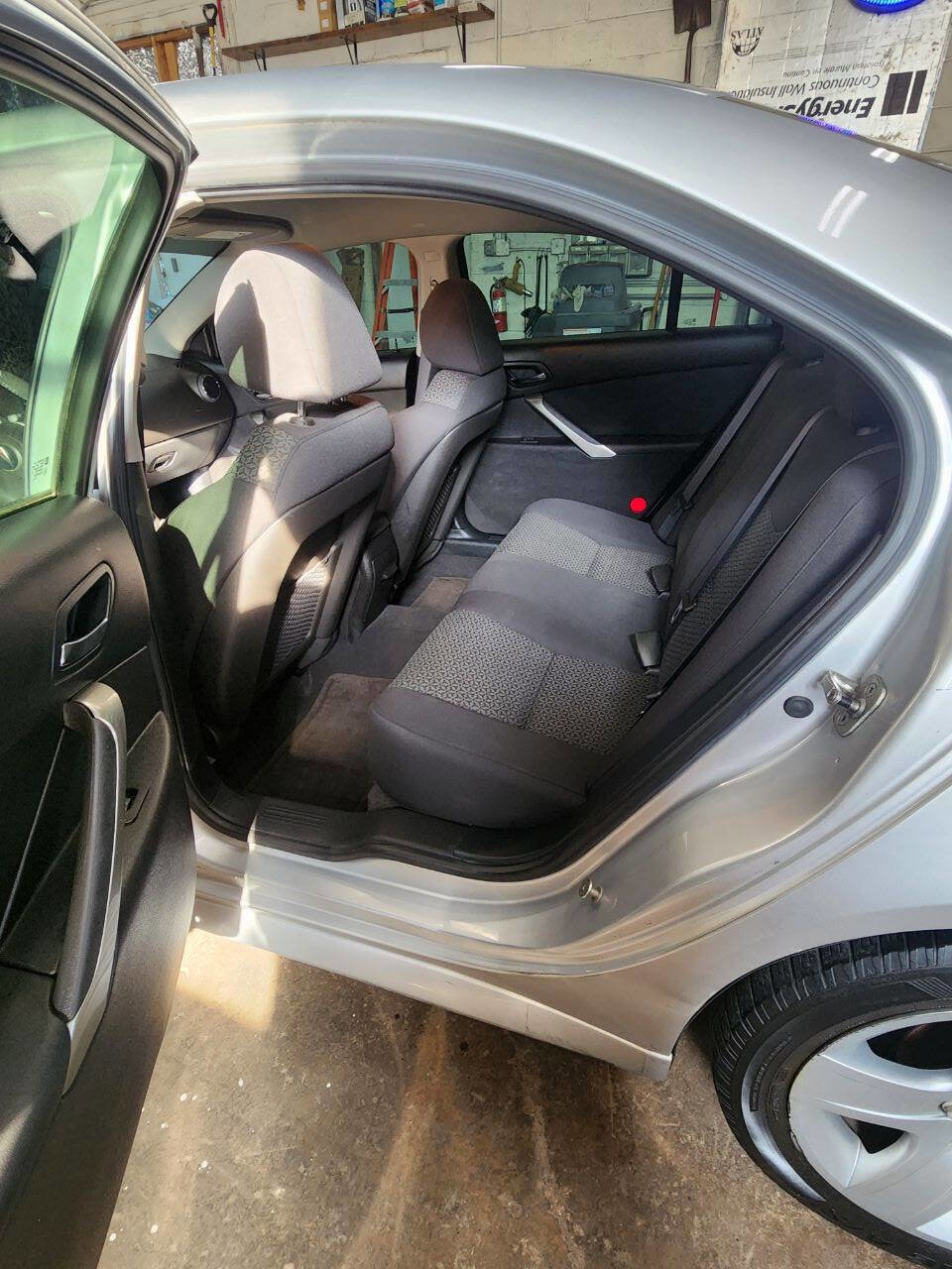 Used 2010 Pontiac G6 Base 4dr Sedan image 9