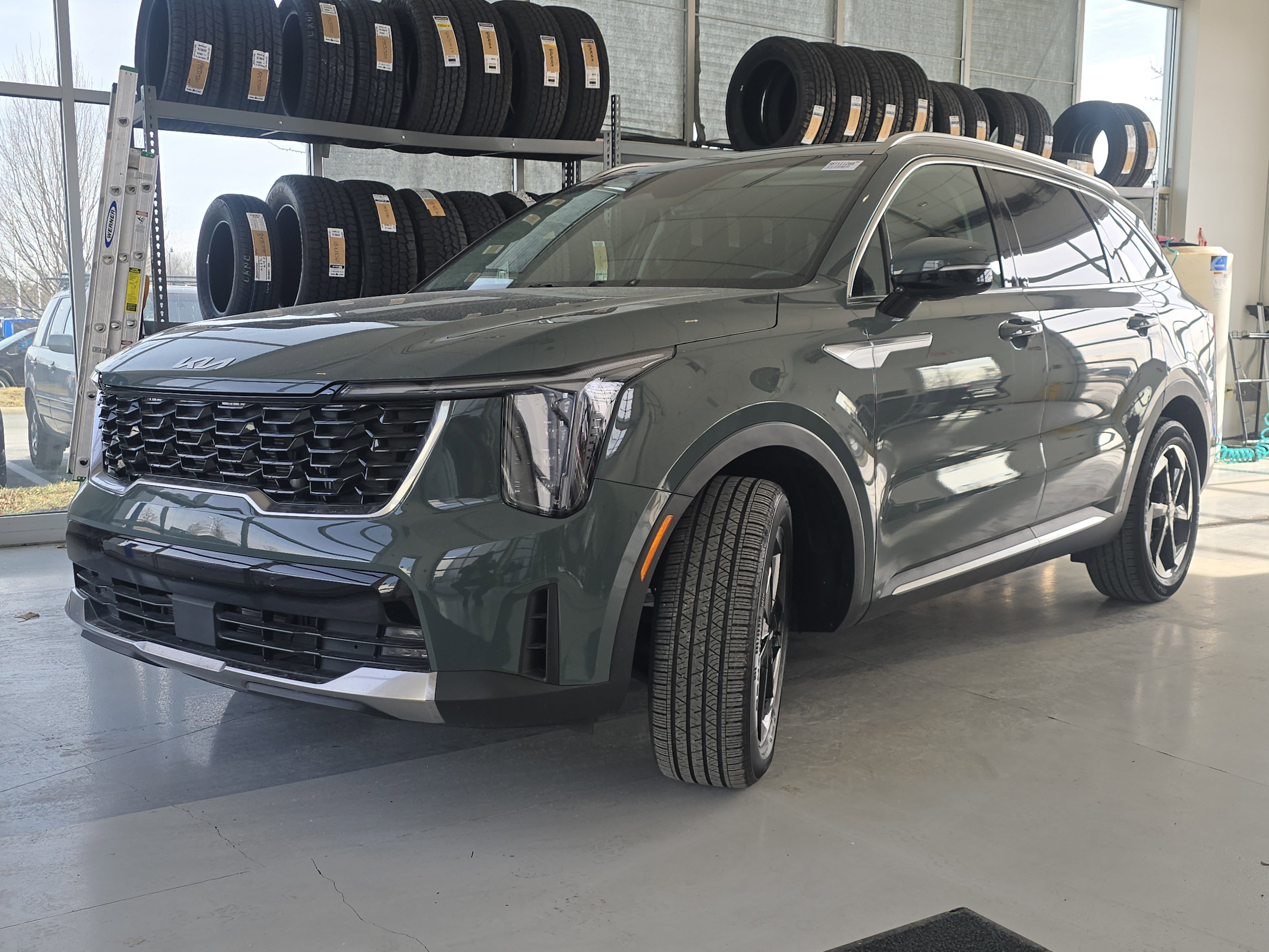 Used 2025 Kia Sorento EX image 10