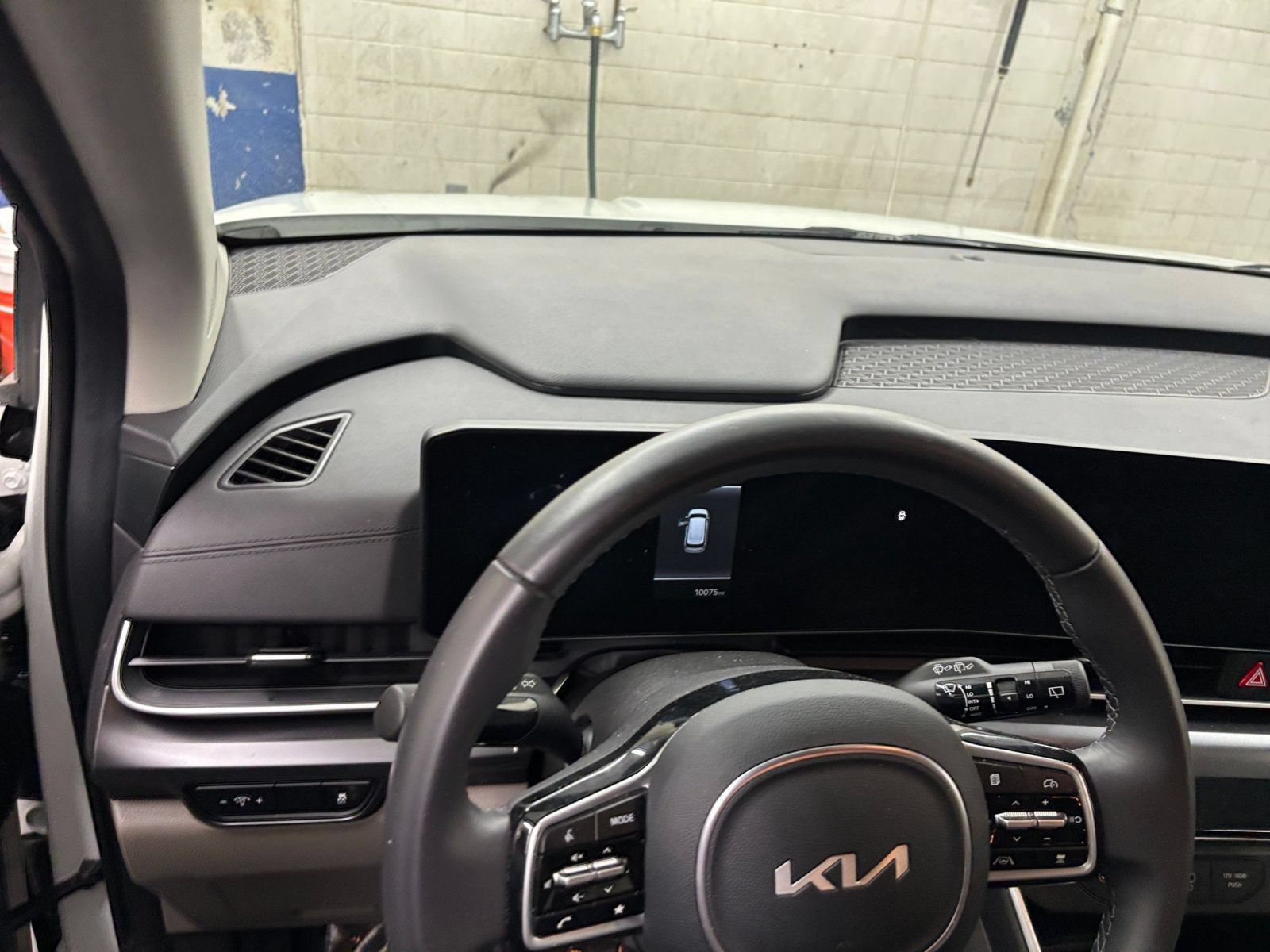 Used 2026 Kia Carnival FWD image 34