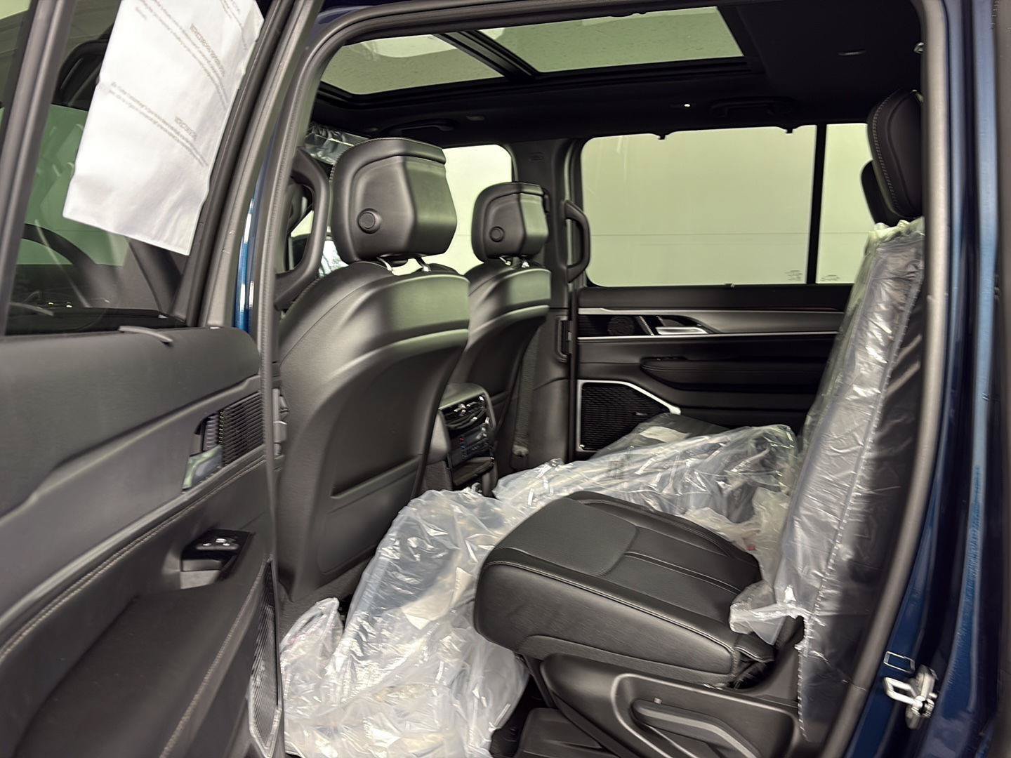New 2026 Jeep Grand Wagoneer Limited AWD/4WD image 9