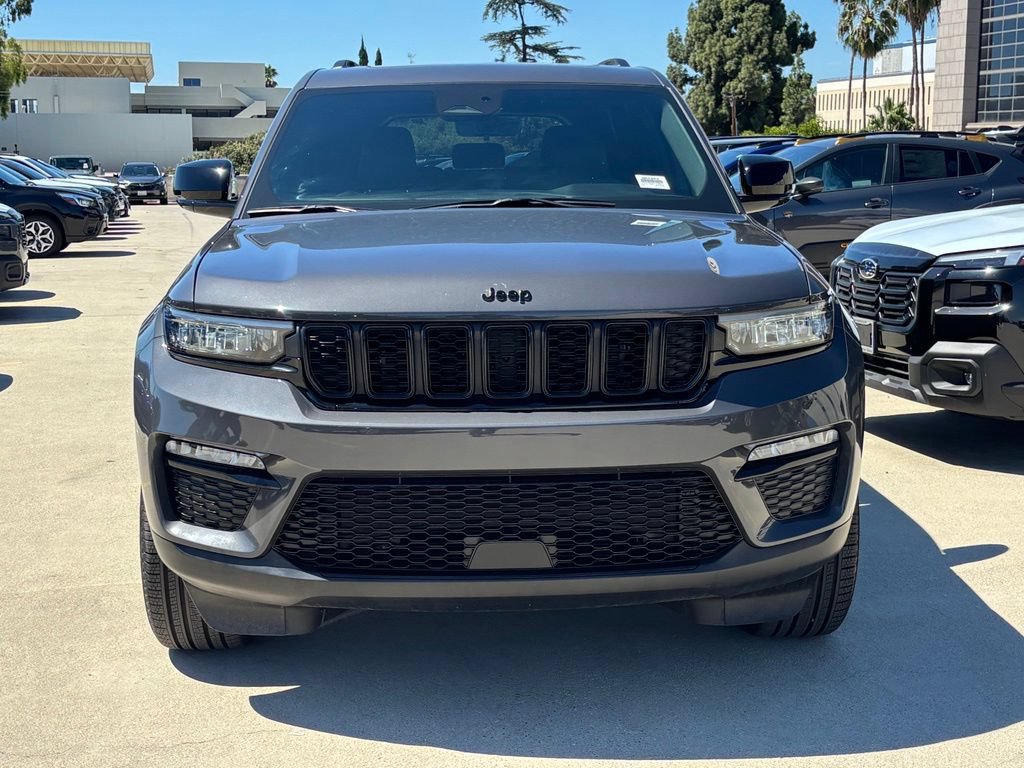 Used 2025 Jeep Grand Cherokee Limited w/ Black Appearance Package RWD image 6