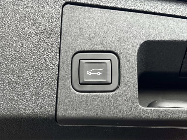 Certified 2024 Cadillac XT4 Luxury w/ Cold Weather Package image 11