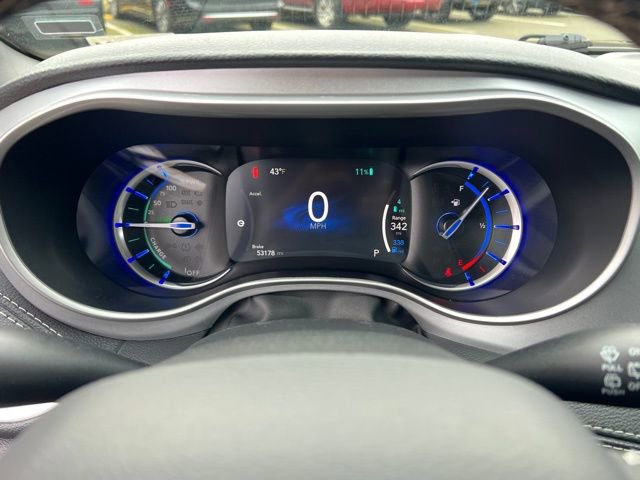 Used 2024 Chrysler Pacifica Select image 21