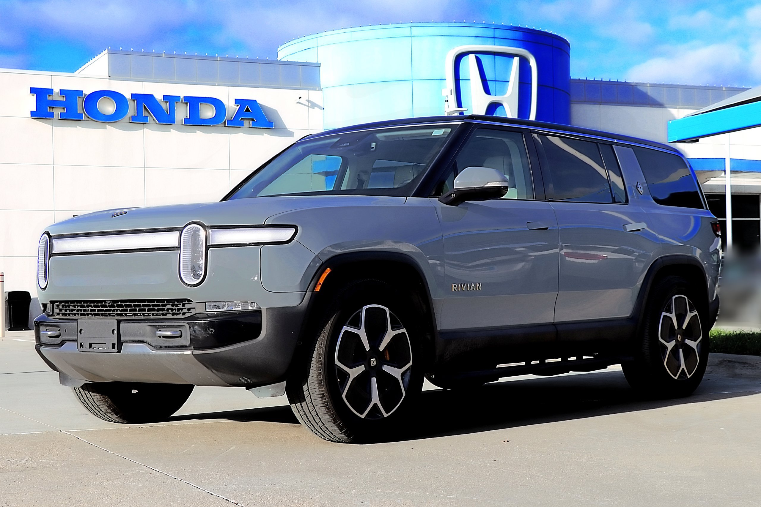 Used 2023 Rivian R1S Adventure Quad