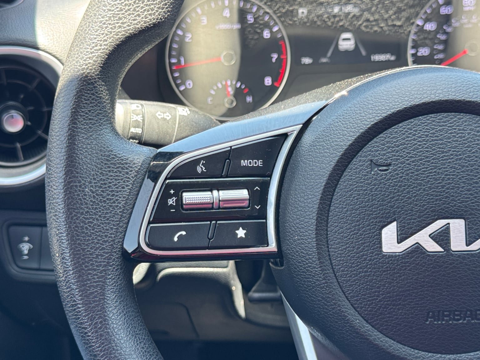 Used 2024 Kia Forte LXS FWD image 22