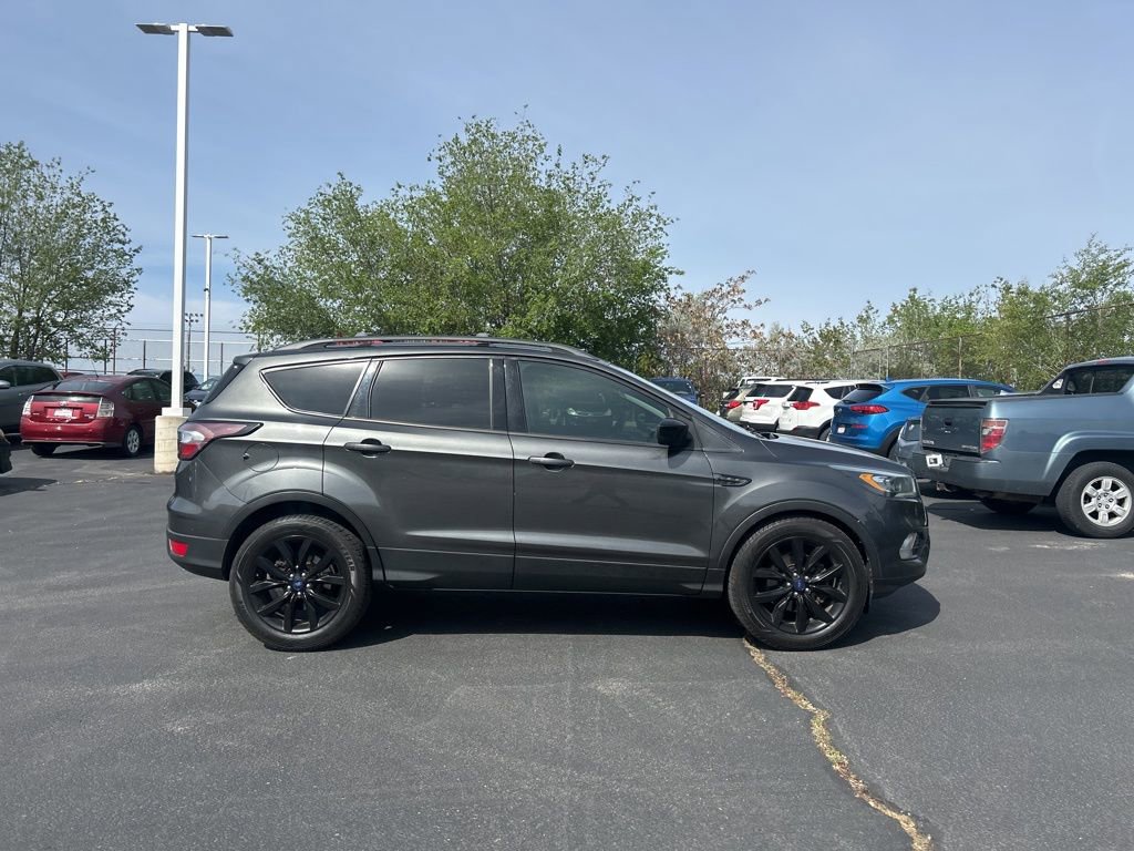 Used 2018 Ford Escape SE w/ SE Sport Appearance Package image 3