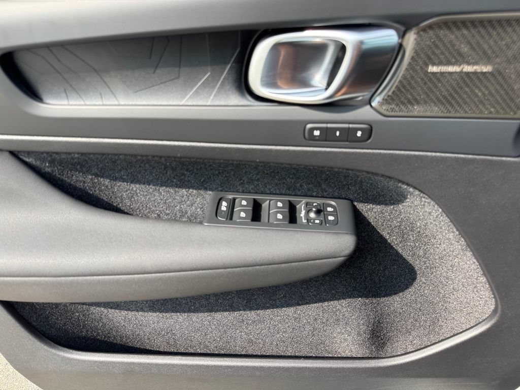 Certified 2023 Volvo C40 P8 Recharge Ultimate AWD/4WD image 15
