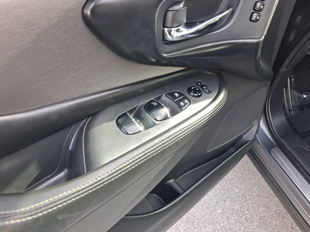 Used 2019 Nissan Murano SL FWD image 16