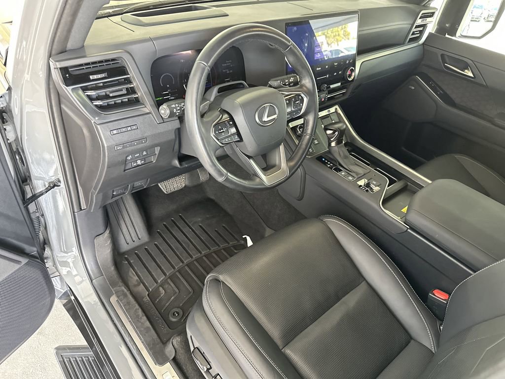 Used 2025 Lexus GX 550 w/ Cold Area Package image 13