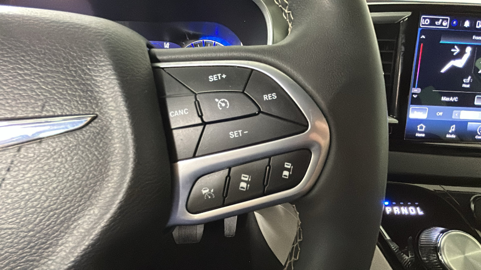 Used 2024 Chrysler Pacifica Touring-L FWD image 20