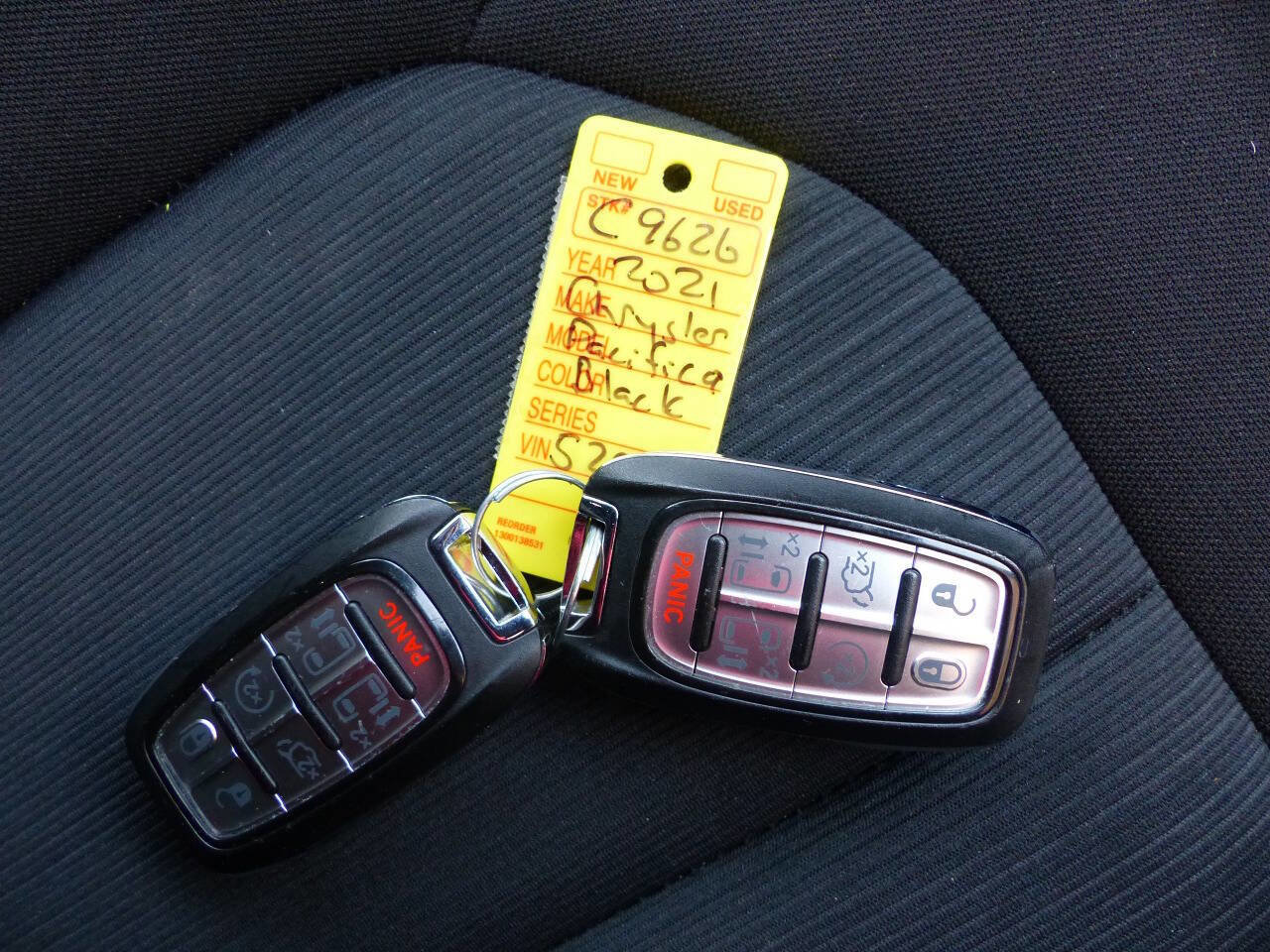 Used 2021 Chrysler Pacifica Touring w/ Uconnect Theater Family Group image 41