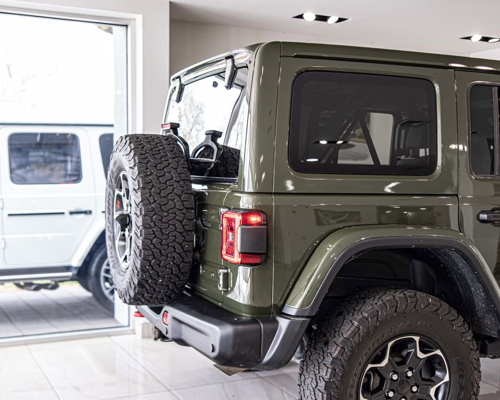 Used 2023 Jeep Wrangler Unlimited Rubicon w/ Dual Top Group AWD/4WD image 13