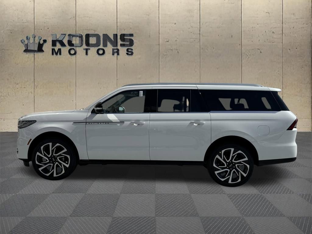 New 2026 Lincoln Navigator L Reserve AWD/4WD image 2