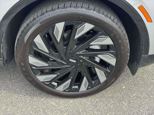 Used 2025 Lincoln Nautilus Reserve w/ Jet Appearance Package image 9