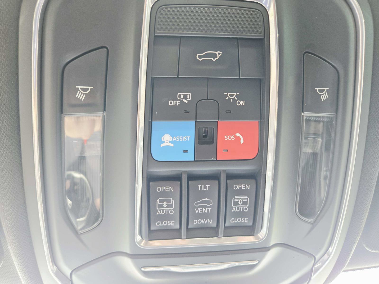 Used 2024 Jeep Grand Cherokee Limited w/ Black Appearance Package image 36