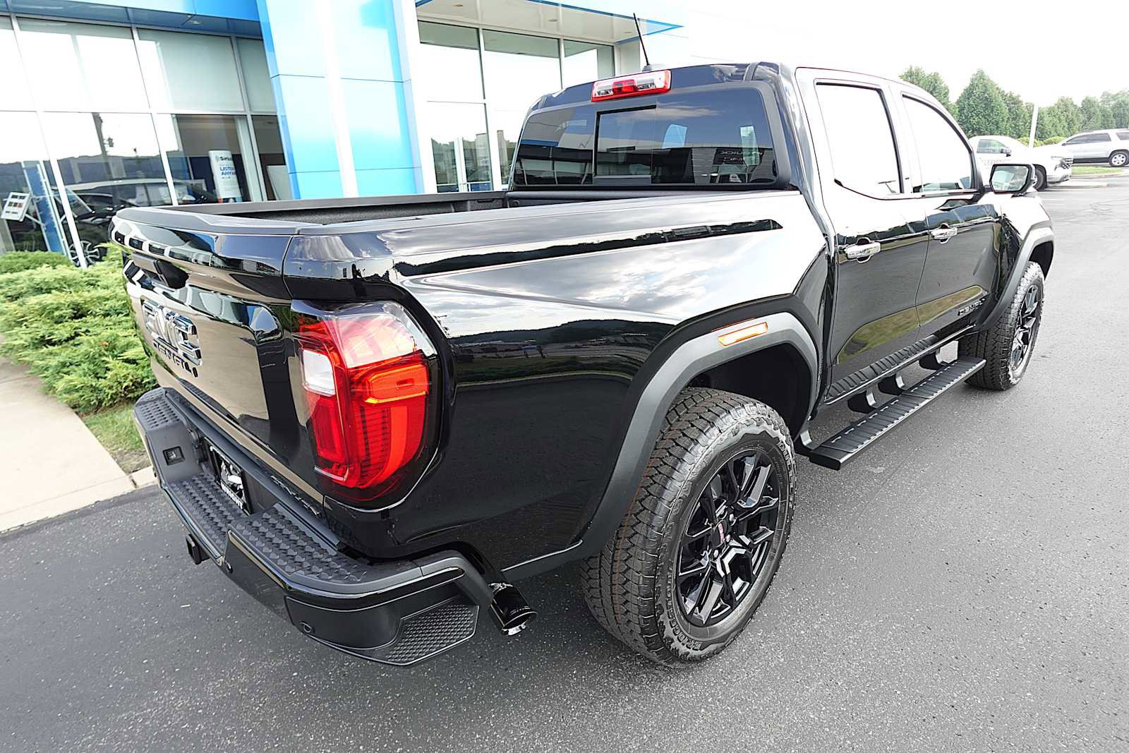New 2026 GMC Canyon Denali w/ LPO, Denali Black Edition image 3