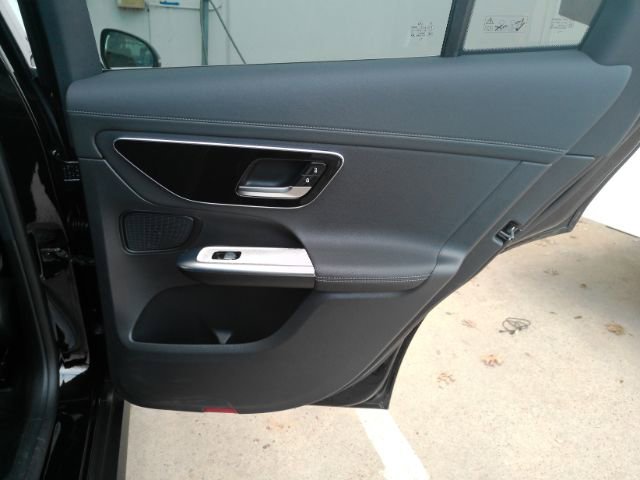 Used 2024 Mercedes-Benz GLC 300 image 25