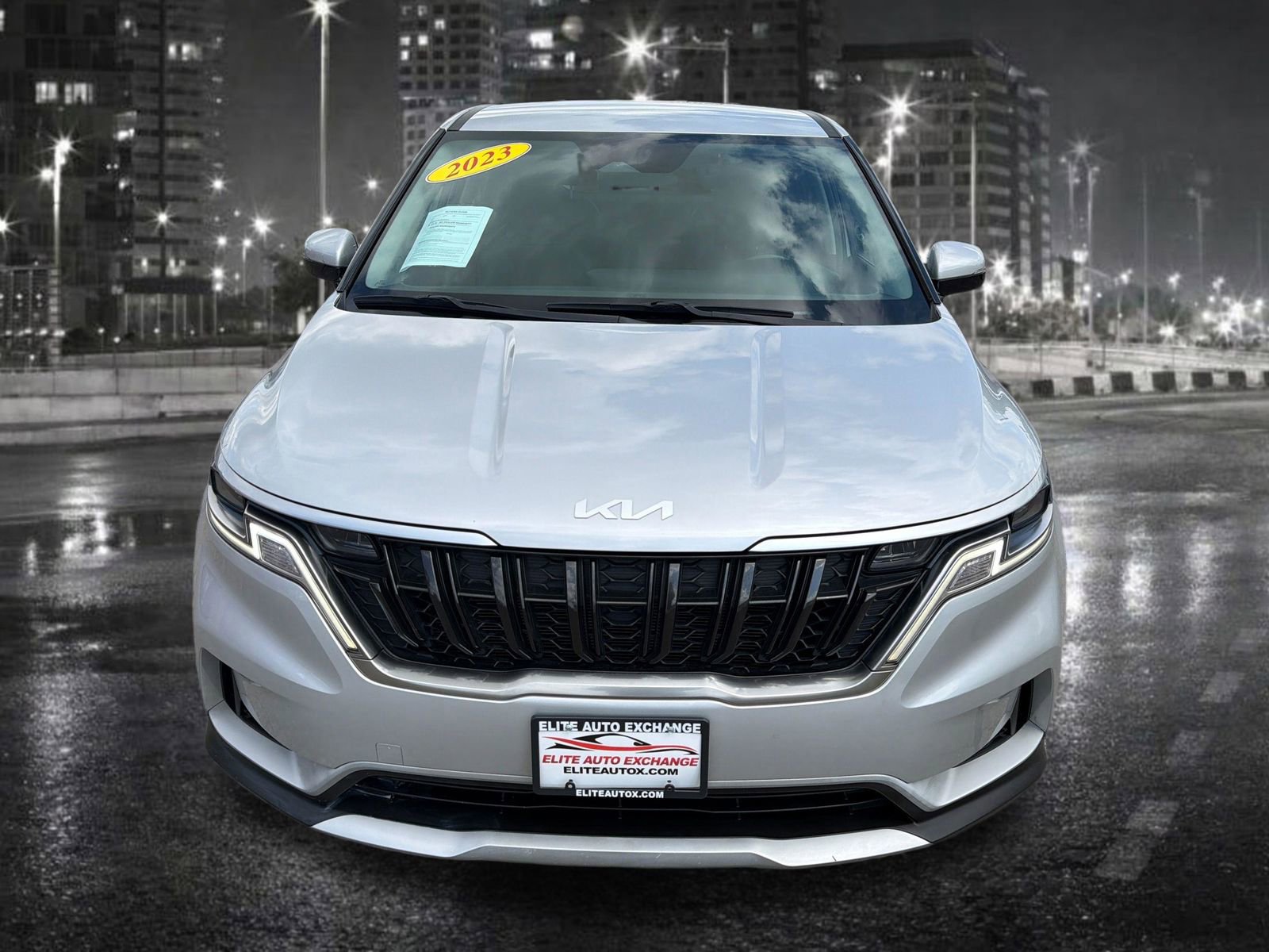 Used 2023 Kia Carnival LX FWD image 9