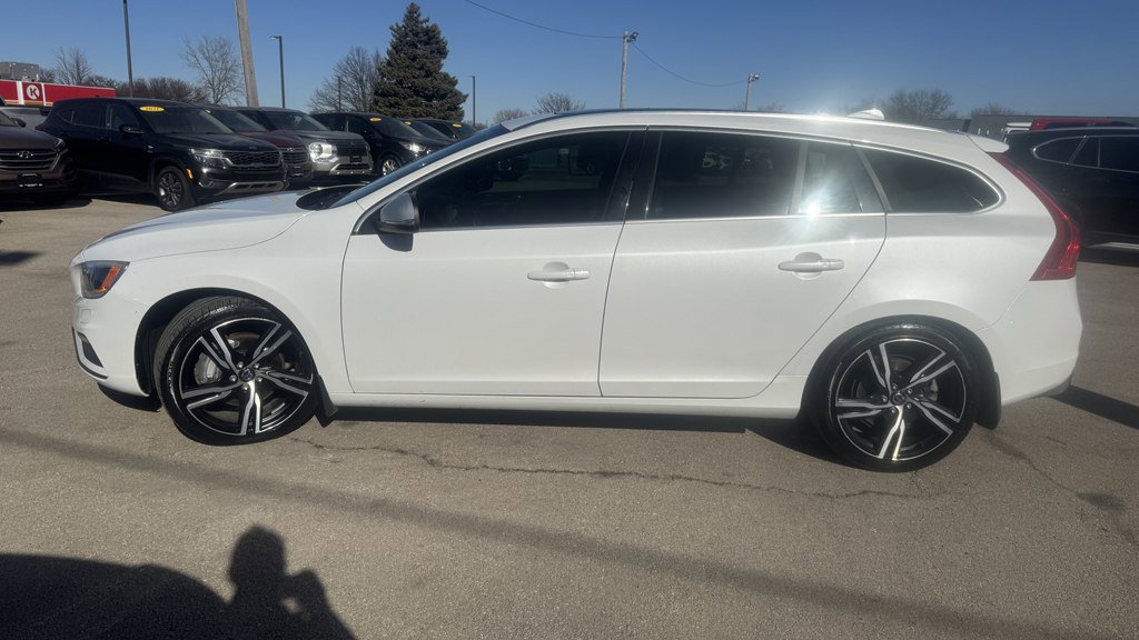 Used 2017 Volvo V60 T6 R-Design Platinum w/ Climate Package image 5