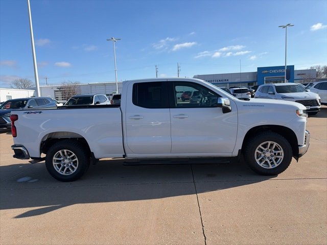 Used 2020 Chevrolet Silverado 1500 LT w/ Trailering Package image 2