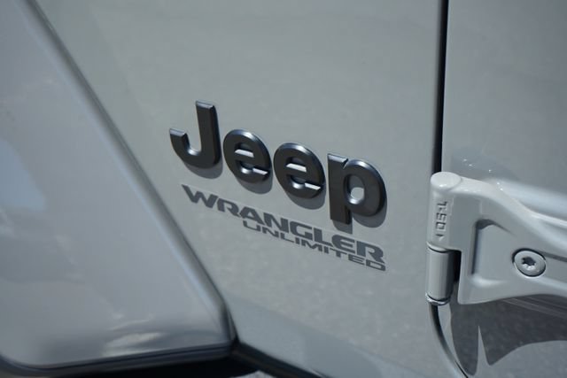 Used 2020 Jeep Wrangler Unlimited Sahara AWD/4WD image 13