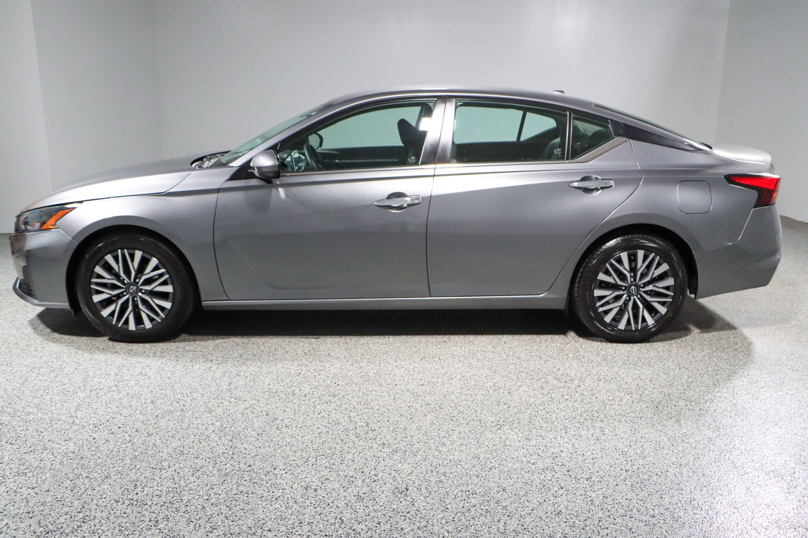 Used 2023 Nissan Altima 2.5 SV image 10