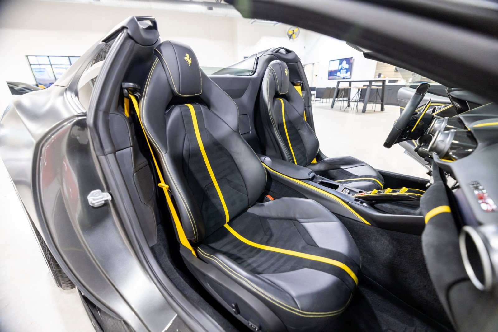 Used 2023 Ferrari 812 GTS image 37