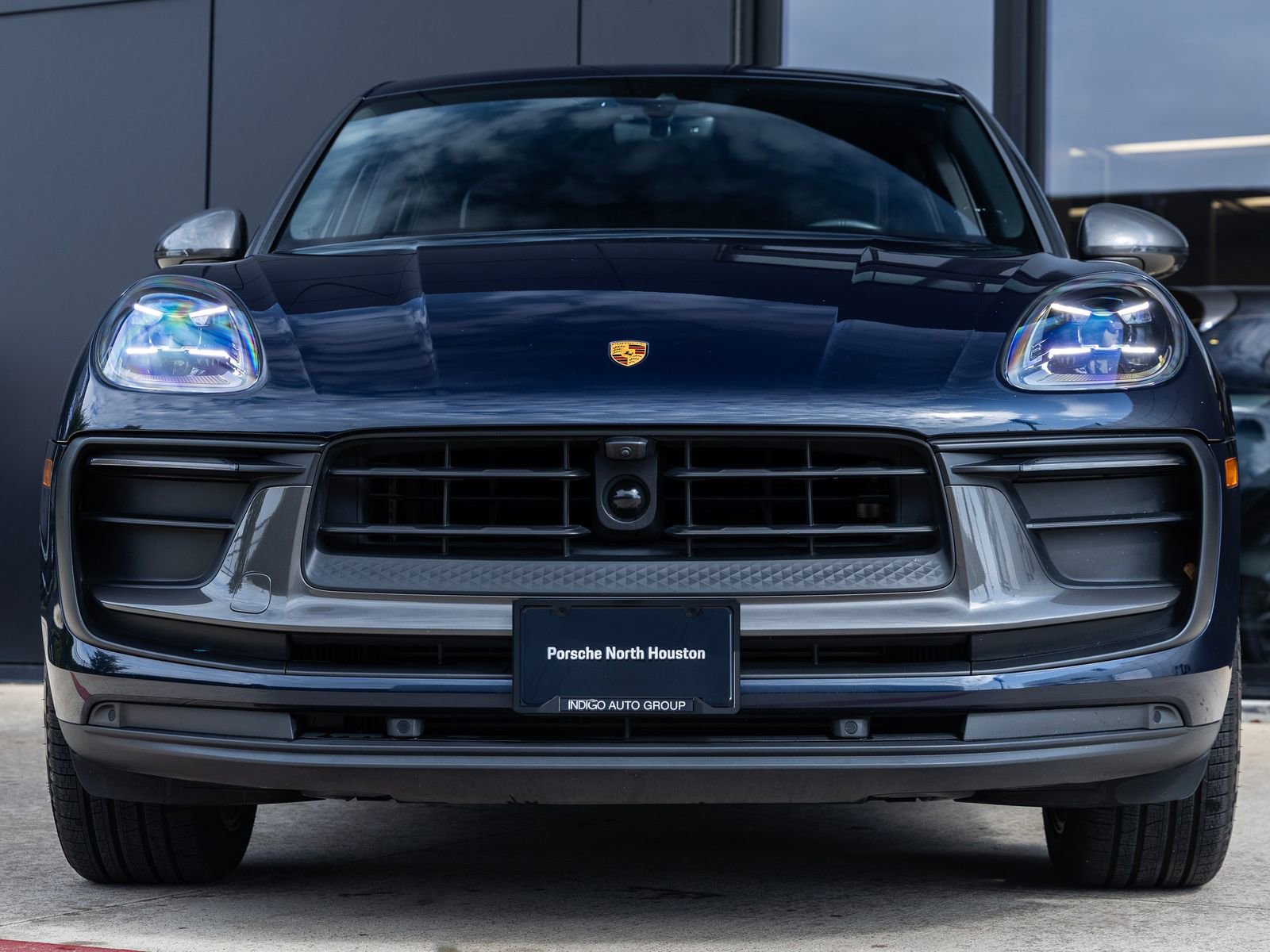 Certified 2023 Porsche Macan Turbo AWD/4WD image 8