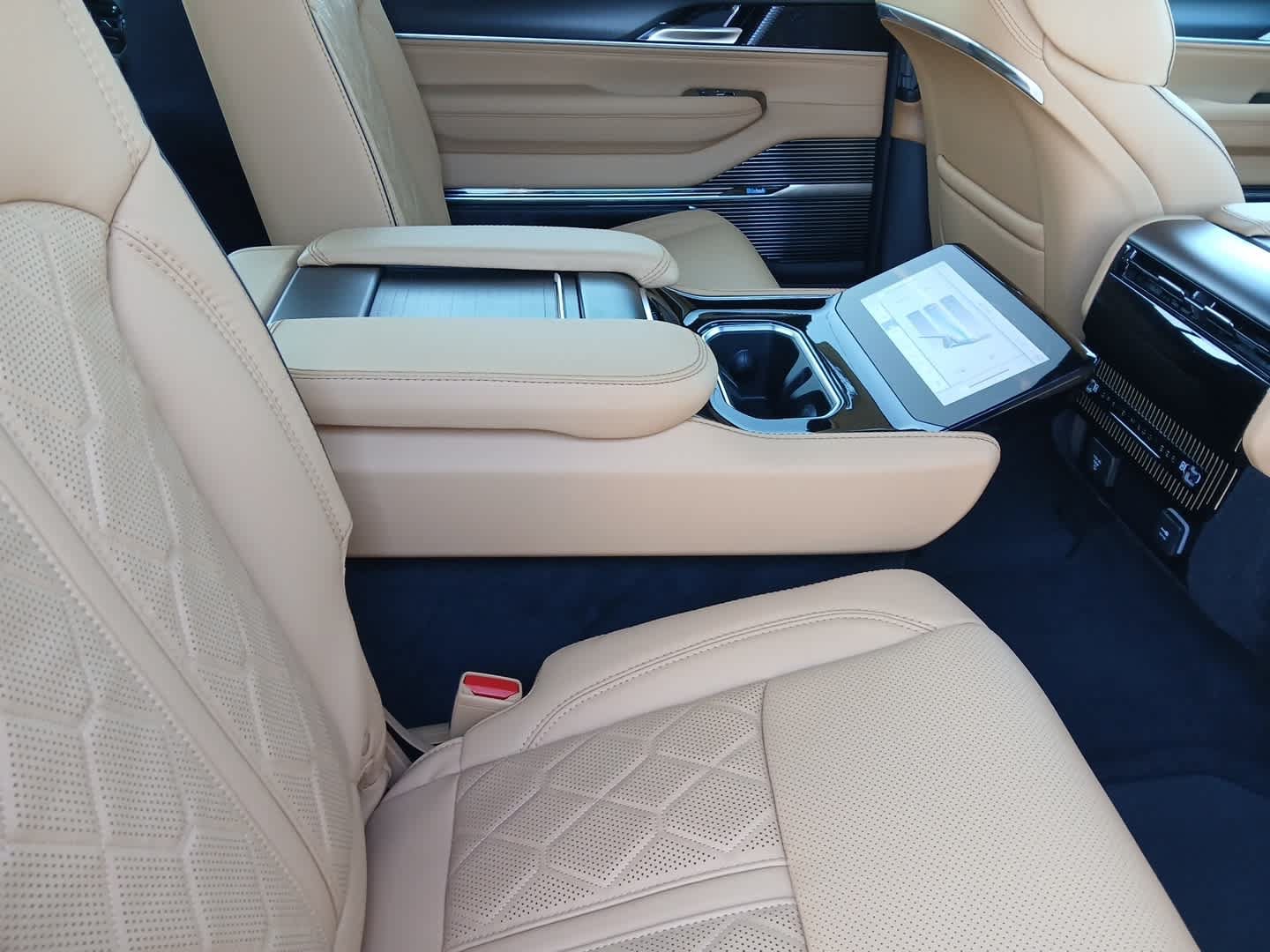 New 2026 Jeep Grand Wagoneer Summit AWD/4WD image 68