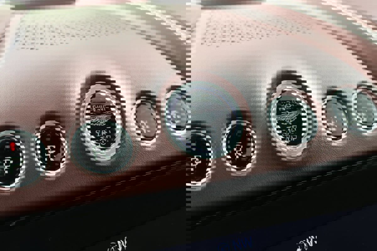 Used 2021 Aston Martin DBX image 18