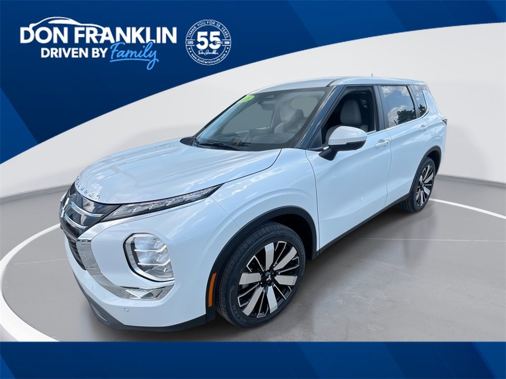 New 2025 Mitsubishi Outlander SE image 1