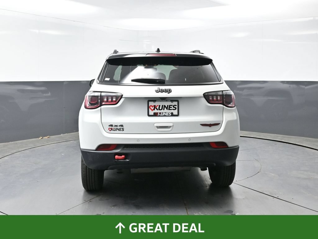 Used 2025 Jeep Compass Trailhawk AWD/4WD image 13