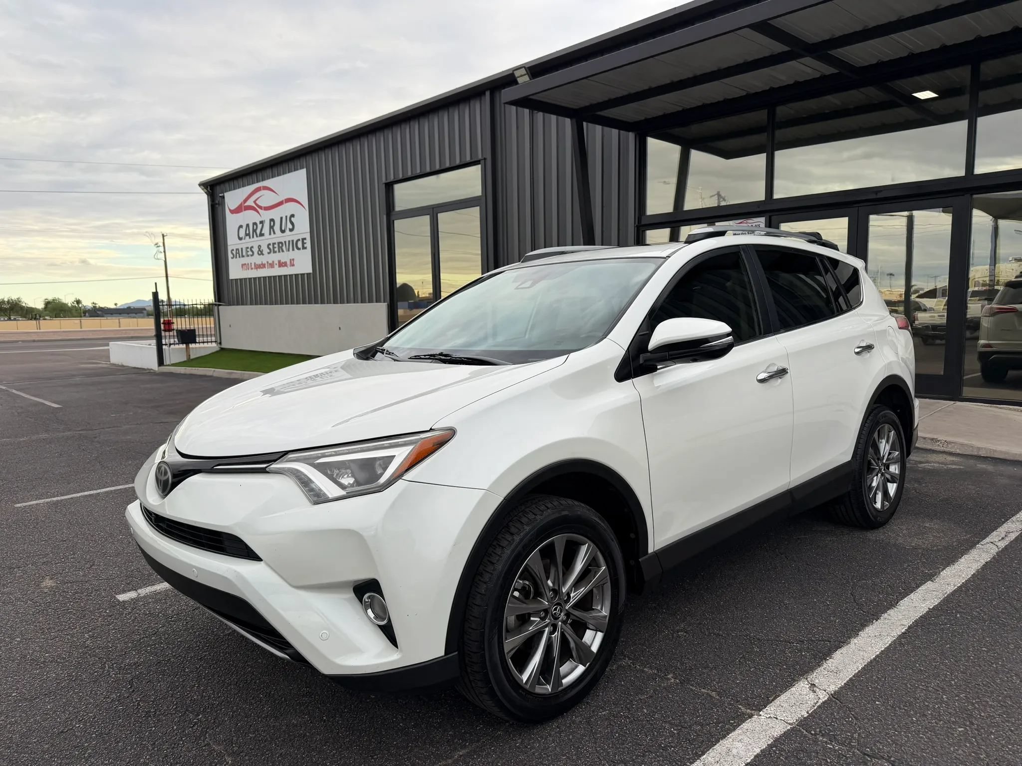Used 2017 Toyota RAV4 Limited w/ Advanced Technology Package FWD image 3