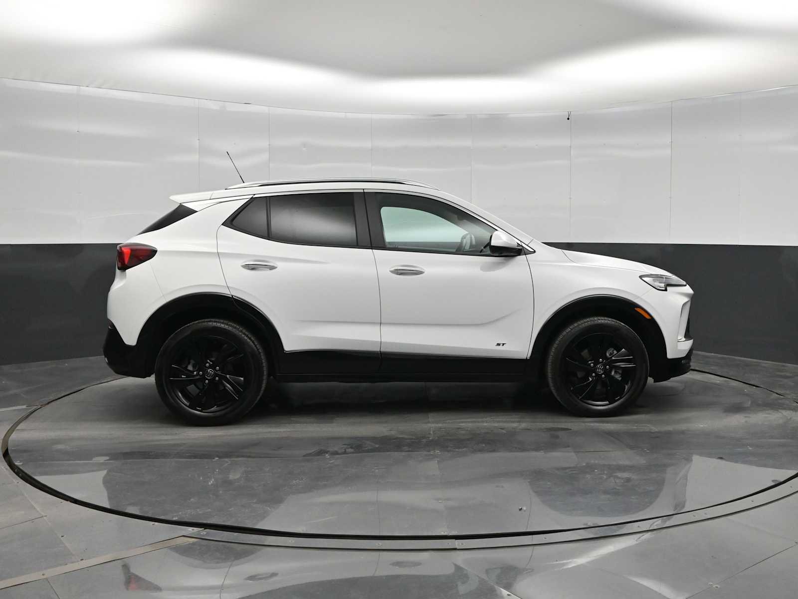 Used 2025 Buick Encore GX Sport Touring w/ Advanced Technology Package AWD/4WD image 9