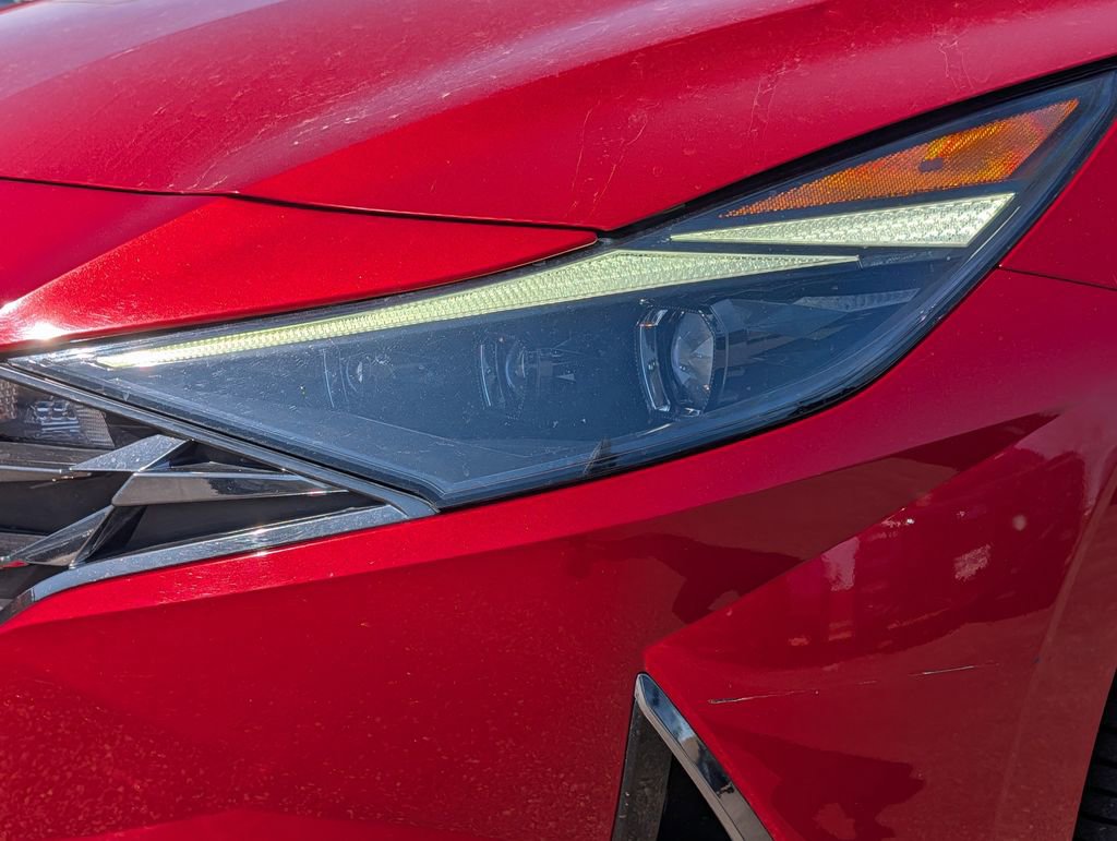 Used 2022 Hyundai Elantra Limited image 16