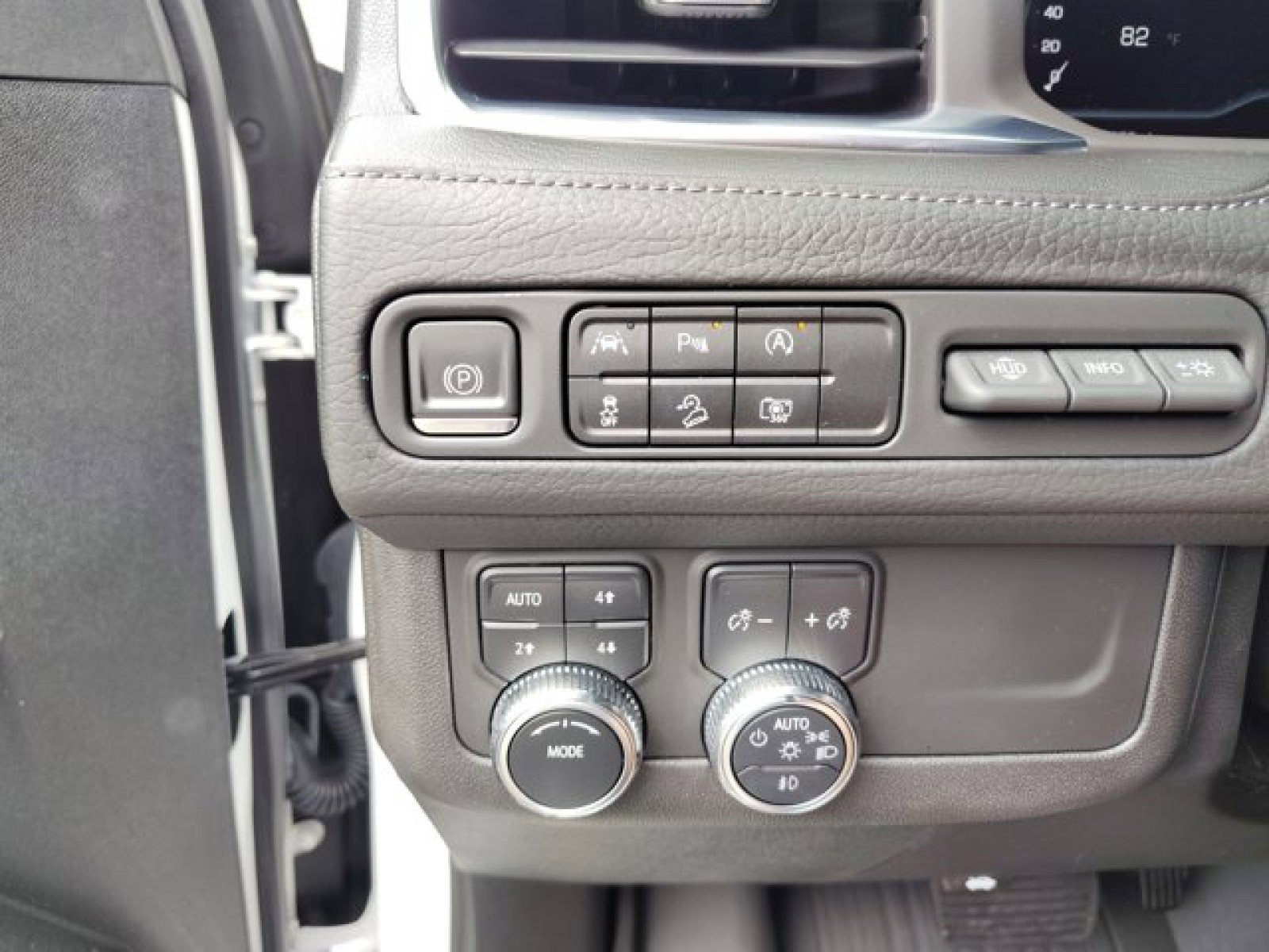 Used 2023 GMC Yukon Denali AWD/4WD image 29